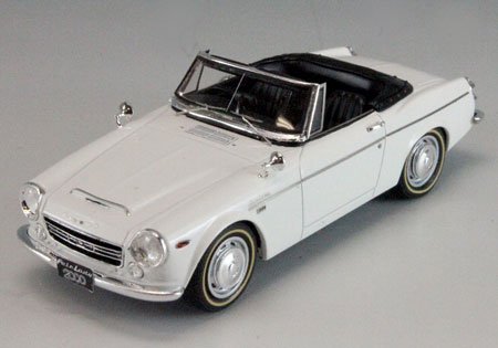 MARK43 1/43 Datsun Fairlady 2000 White : Amazon.co.uk: Outlet